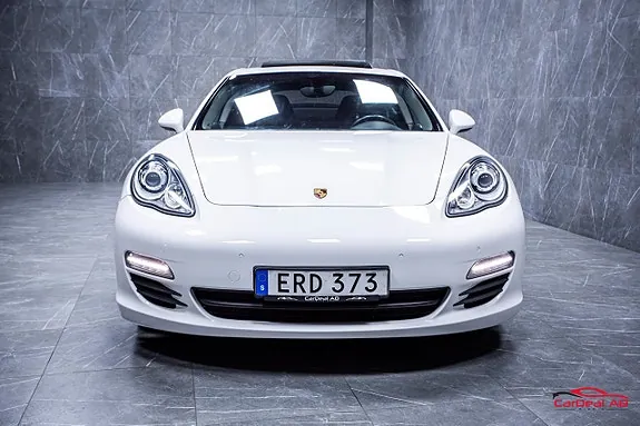 Porsche Panamera 2012 photo 2
