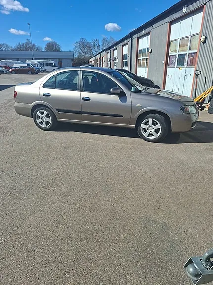Nissan Almera