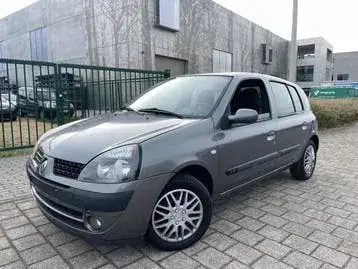 Renault Clio 2002 photo 2
