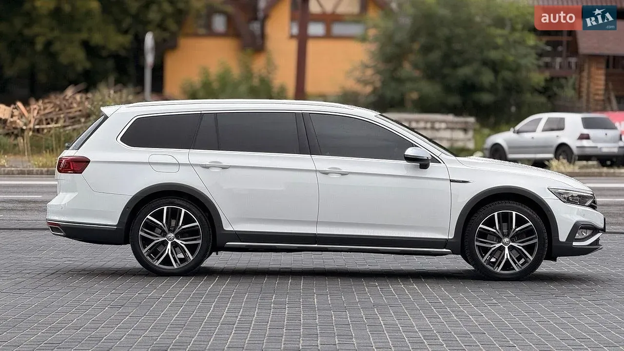 Volkswagen Passat 2021 photo 2