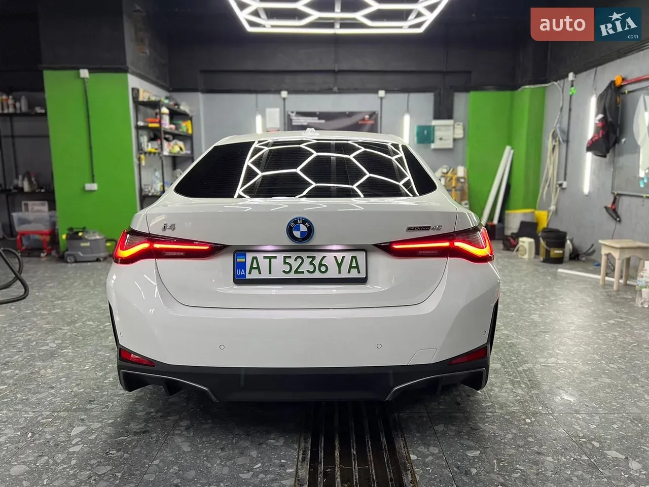 BMW I4 2023 photo 3
