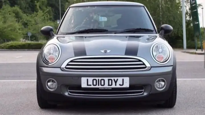 Mini Hatch 2010 photo 2
