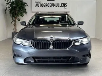 BMW 3 Series 2022 photo 2
