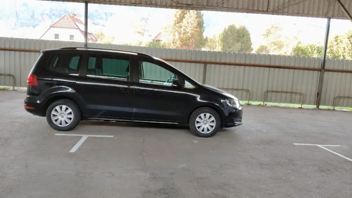 Volkswagen Sharan 2012 photo 3