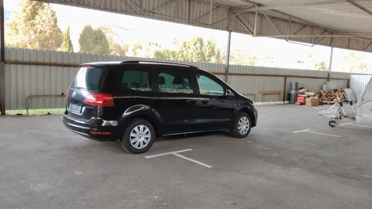 Volkswagen Sharan 2012 photo 2
