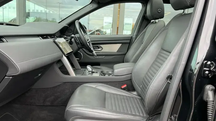 Land Rover Discovery Sport 2025 photo 3