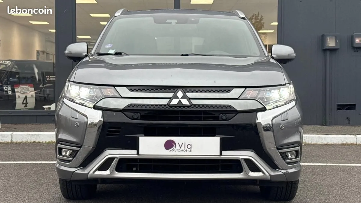 Mitsubishi Outlander 2020 photo 2