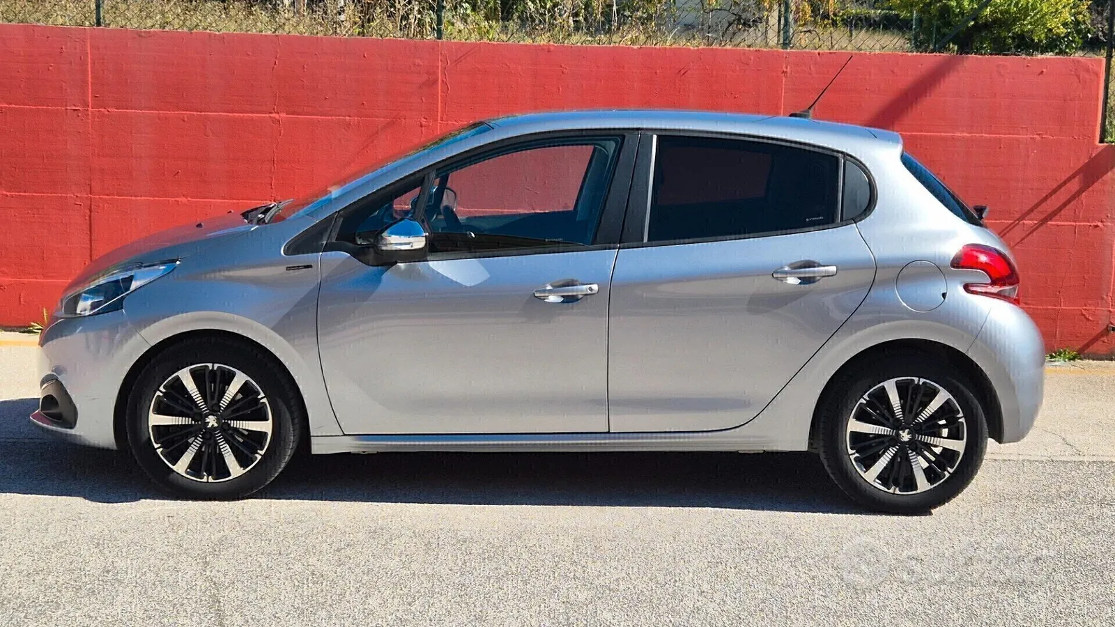Peugeot 208 2019 photo 2