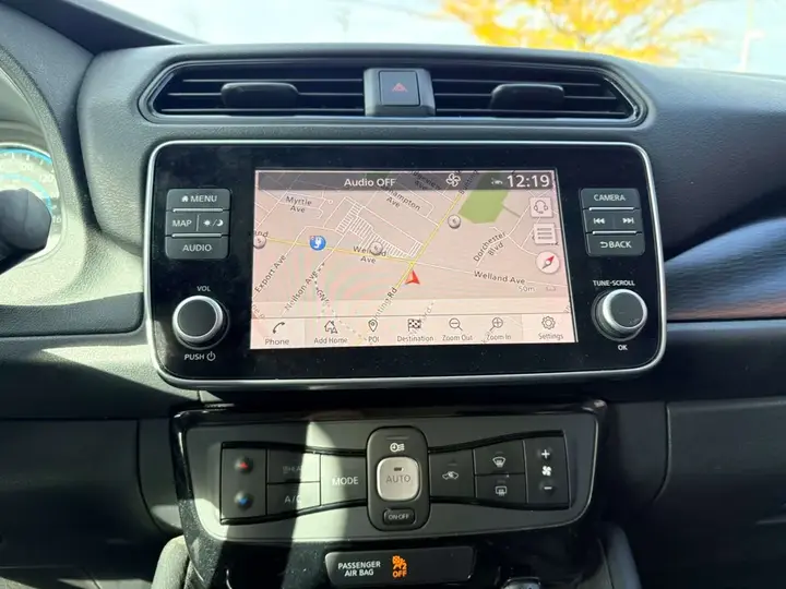 Nissan Leaf 2023 photo 2