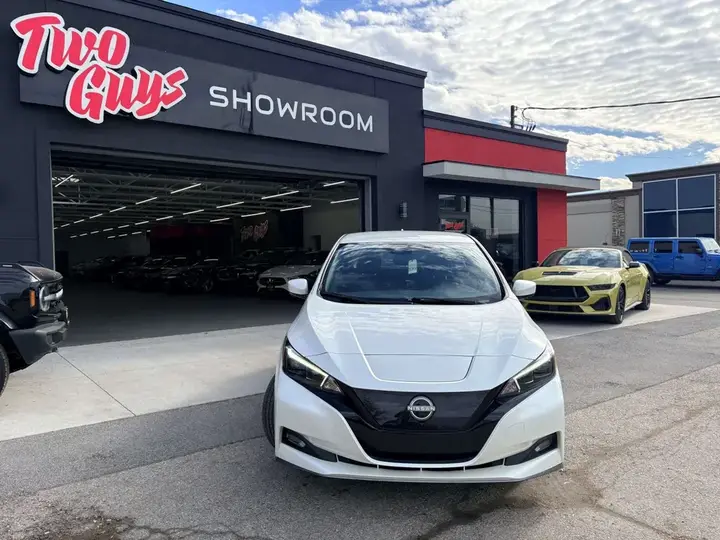 Nissan Leaf 2023 photo 5