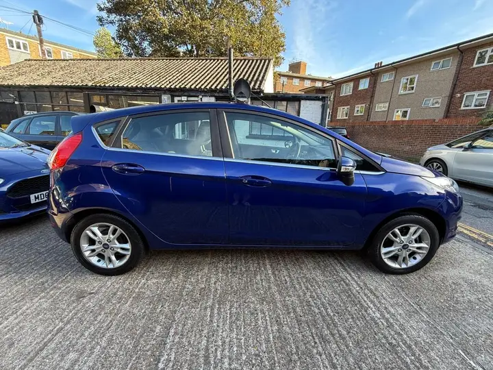 Ford Fiesta 2014 photo 2