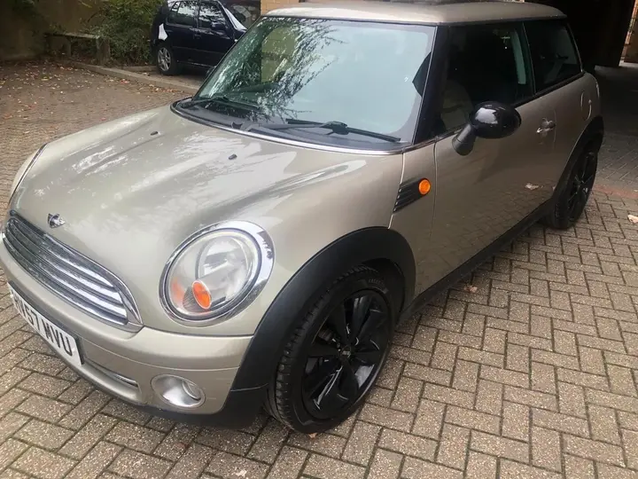 Mini Hatch 2007 photo 3
