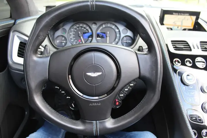 Aston Martin Vanquish 2014 photo 4