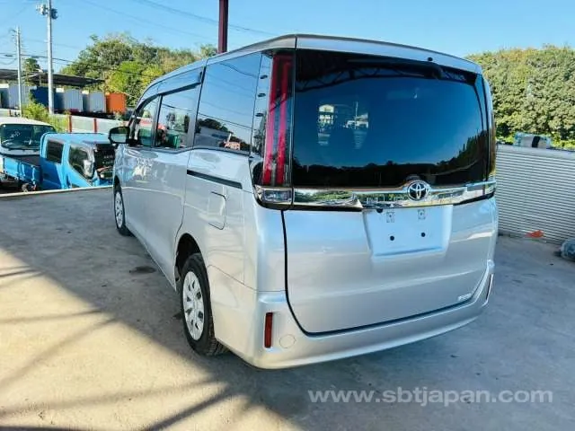 Toyota Noah X 2021 photo 3