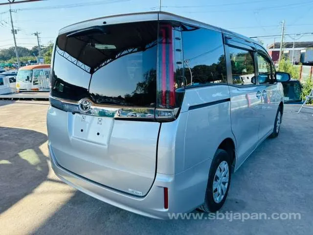 Toyota Noah X 2021 photo 4