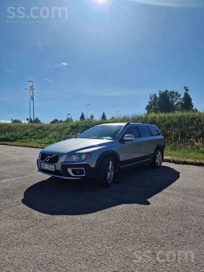 Volvo Xc70 2010 photo 2