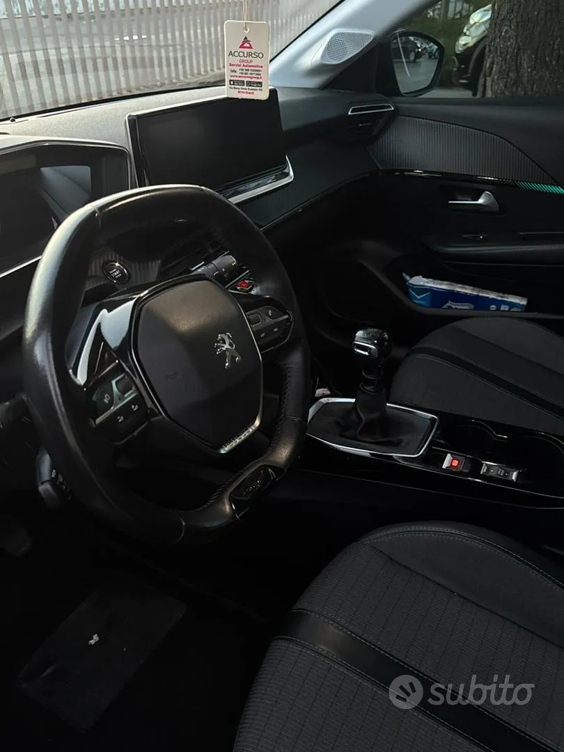 Peugeot 208 2020 photo 3