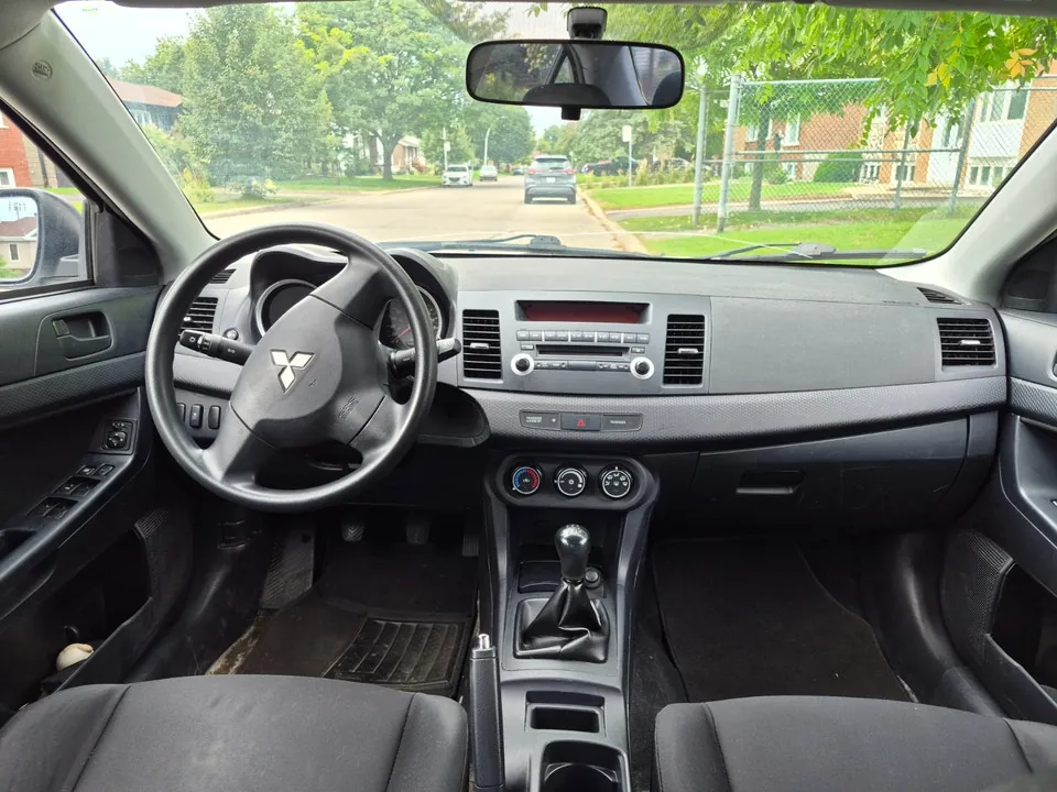 Mitsubishi Lancer 2010 photo 2