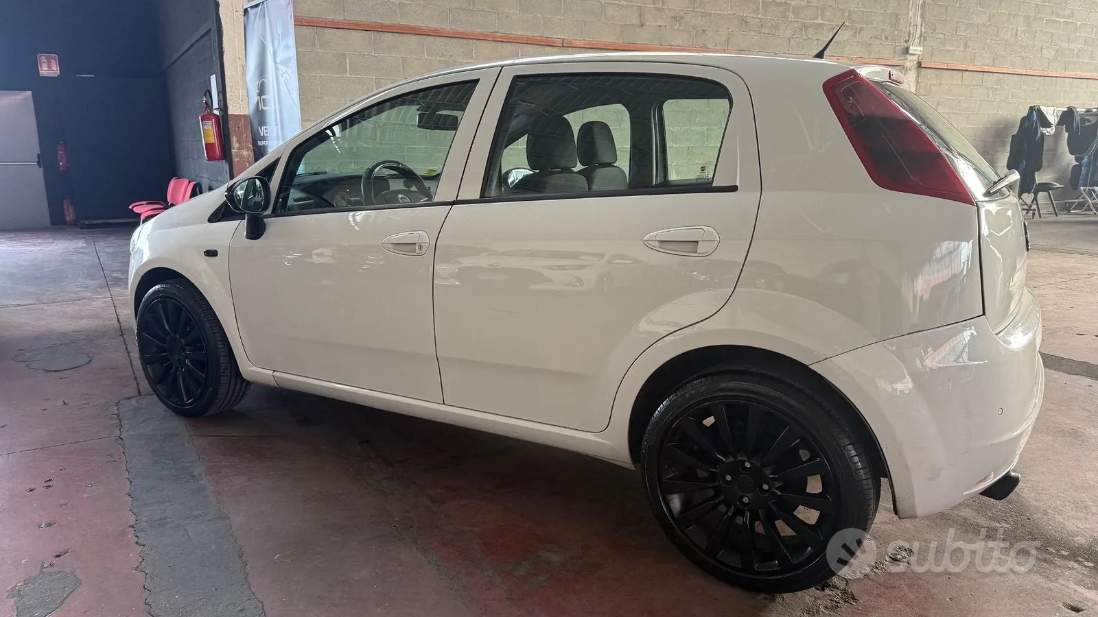Fiat Grande Punto 2011 photo 3