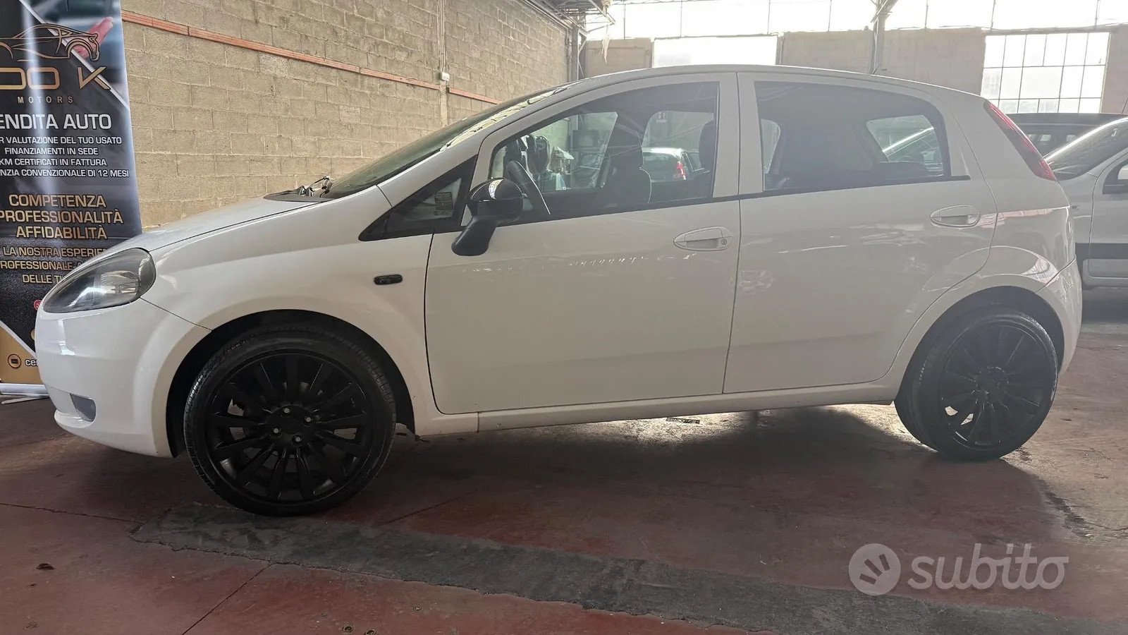 Fiat Grande Punto 2011 photo 2