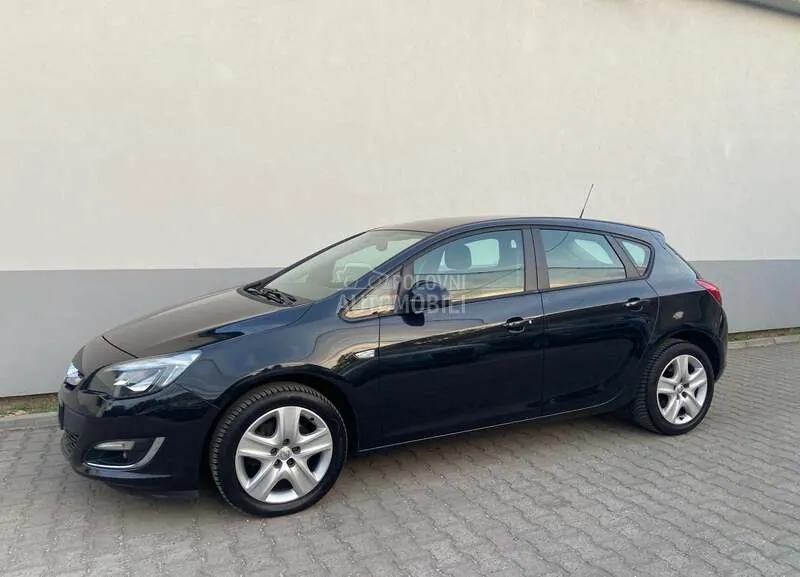 Opel Astra J 2013 photo 2