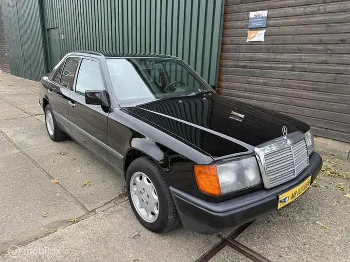Mercedes-Benz W124