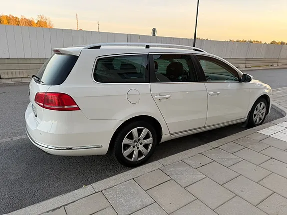 Volkswagen Passat 2012 photo 2