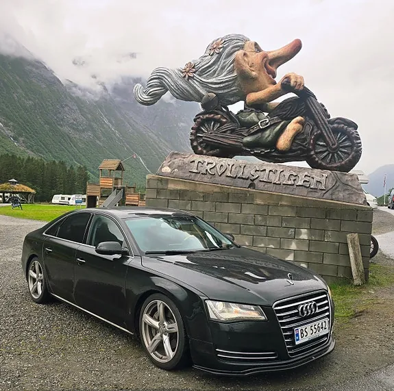 Audi A8 2011 photo 3