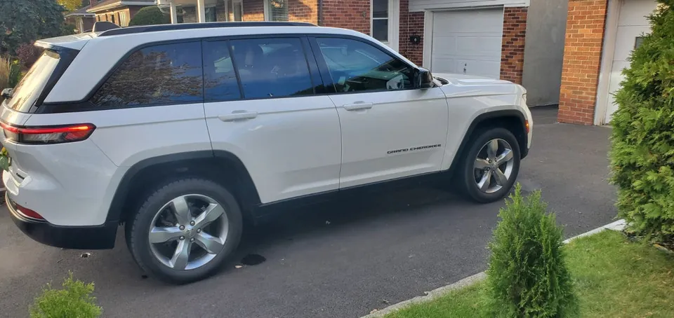 Jeep Grand Cherokee 2023 photo 3