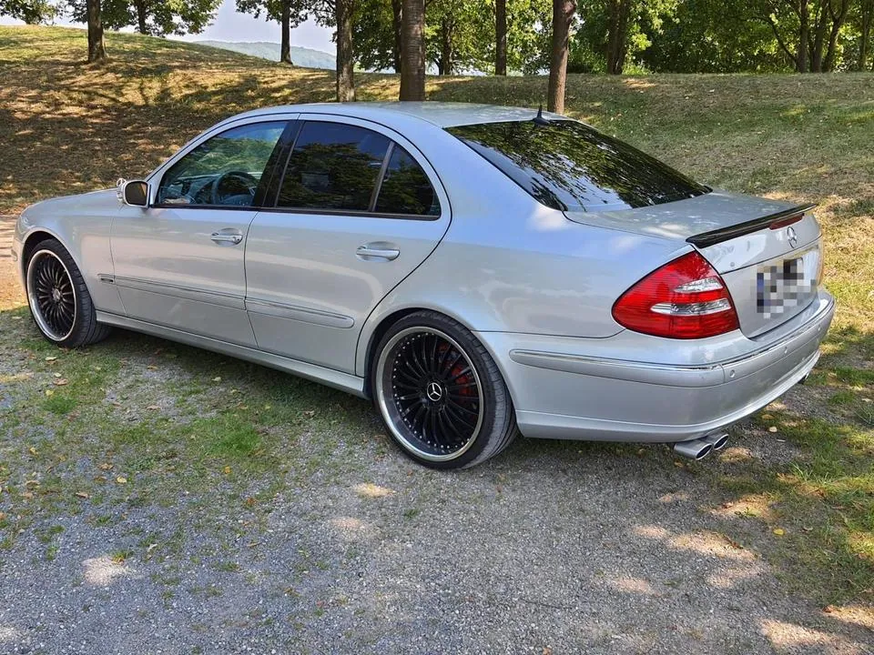 Mercedes-Benz E 240