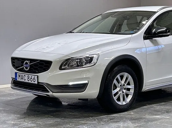 Volvo V60 Cross Country 2016 photo 3