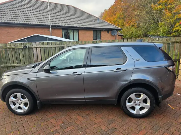 Land Rover Discovery Sport 2017 photo 3