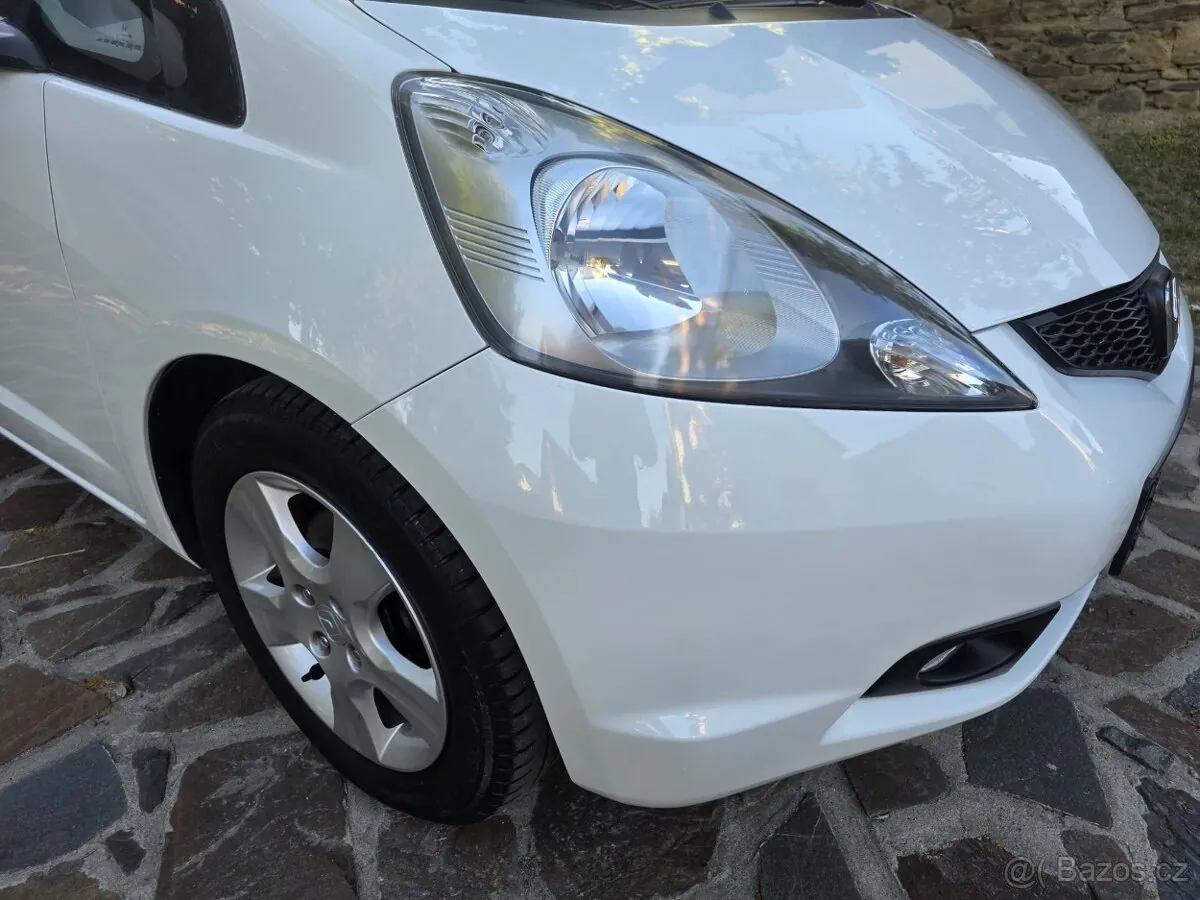 Honda Jazz 2010 photo 2