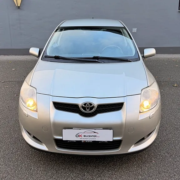 Toyota Auris 2007 photo 2