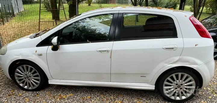 Fiat Grande Punto 2007 photo 2