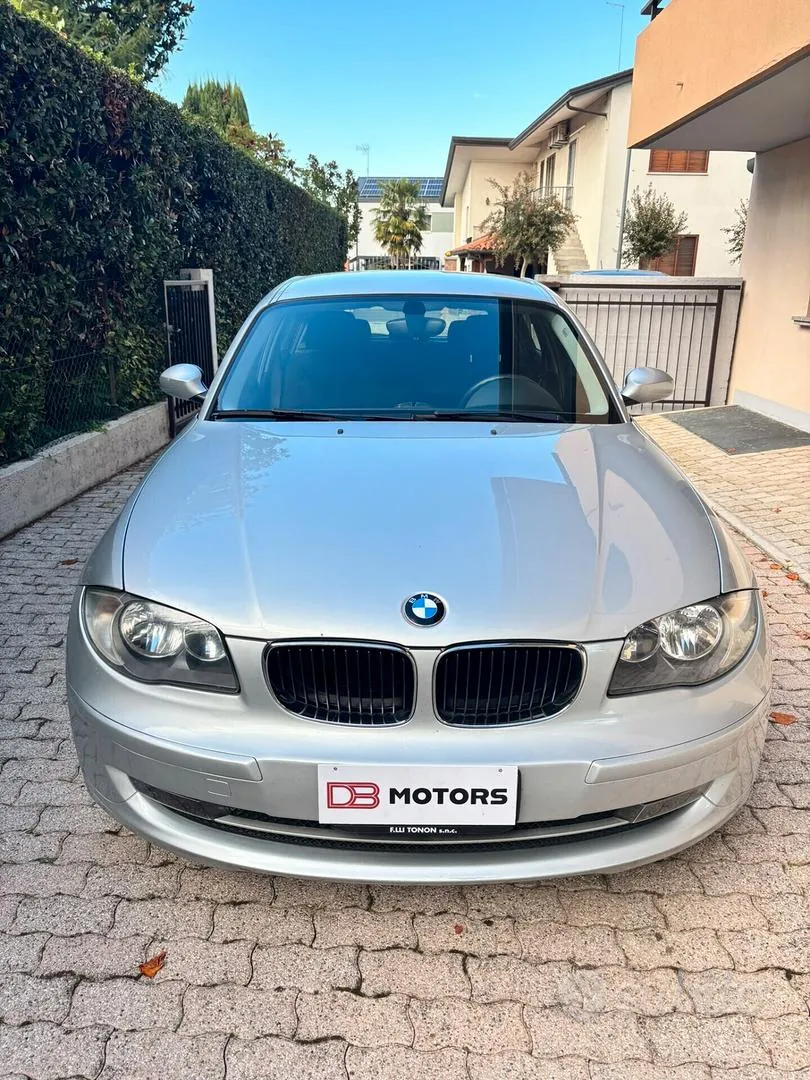 BMW 1 Series 2009 photo 2