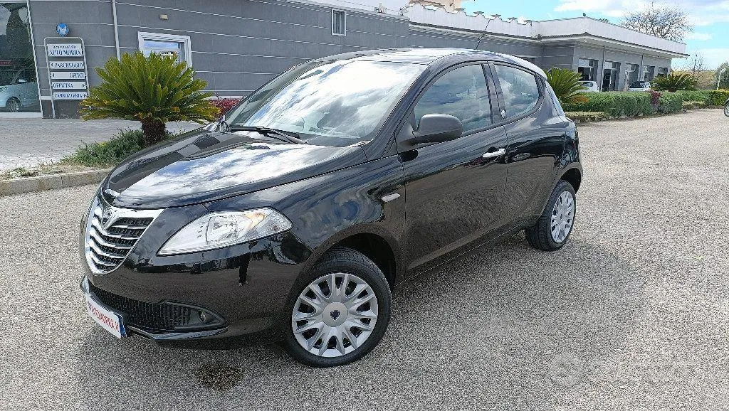 Lancia Ypsilon 2013 photo 2
