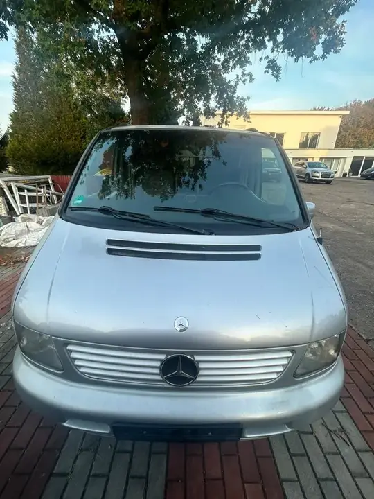Mercedes-Benz V 220
