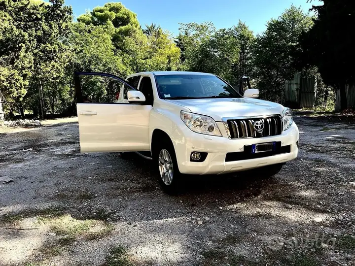 Toyota Land Cruiser 2011 photo 3
