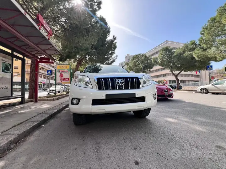 Toyota Land Cruiser 2011 photo 4