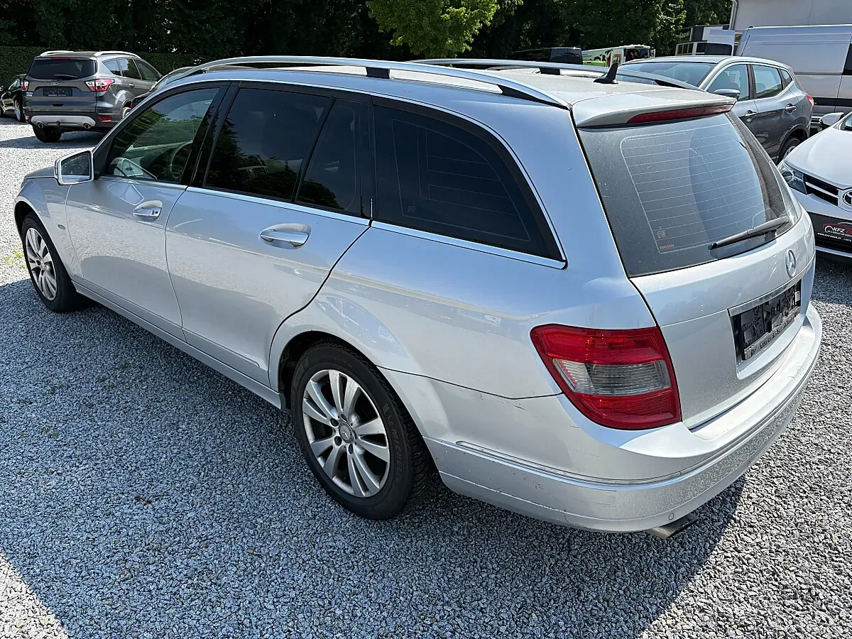 Mercedes-Benz C-Class 2010 photo 2