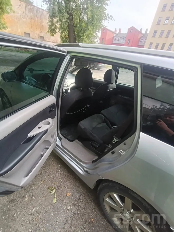 Mitsubishi Grandis 2007 photo 5