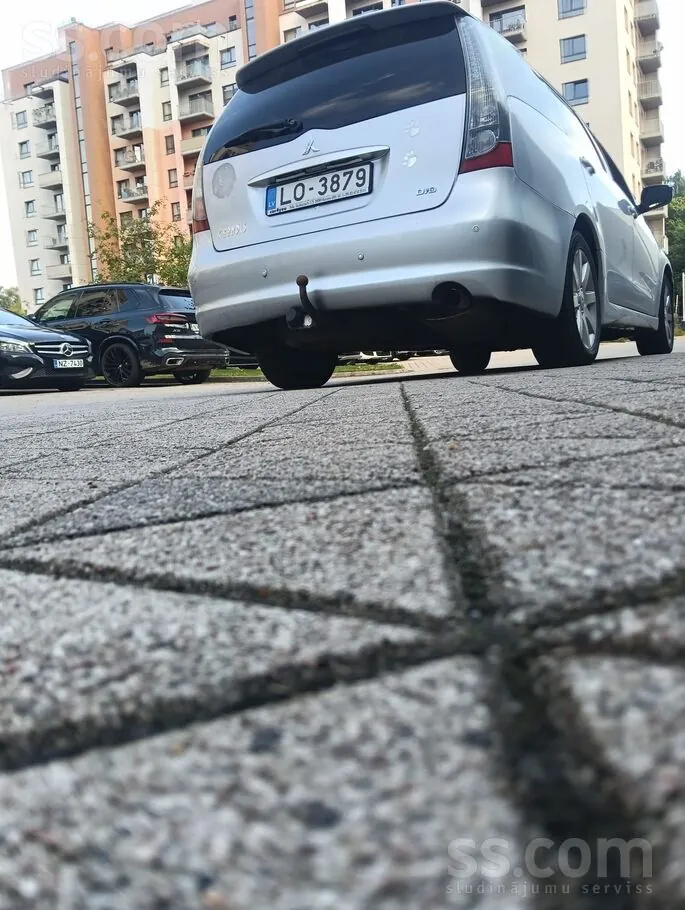 Mitsubishi Grandis 2007 photo 3
