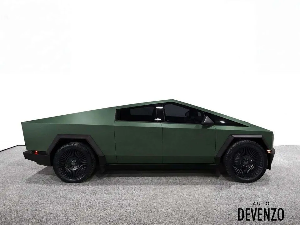 Tesla Cybertruck 2024 photo 2
