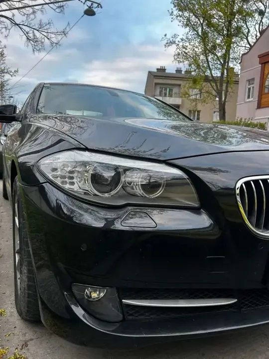 BMW 5 Series 2011 photo 2