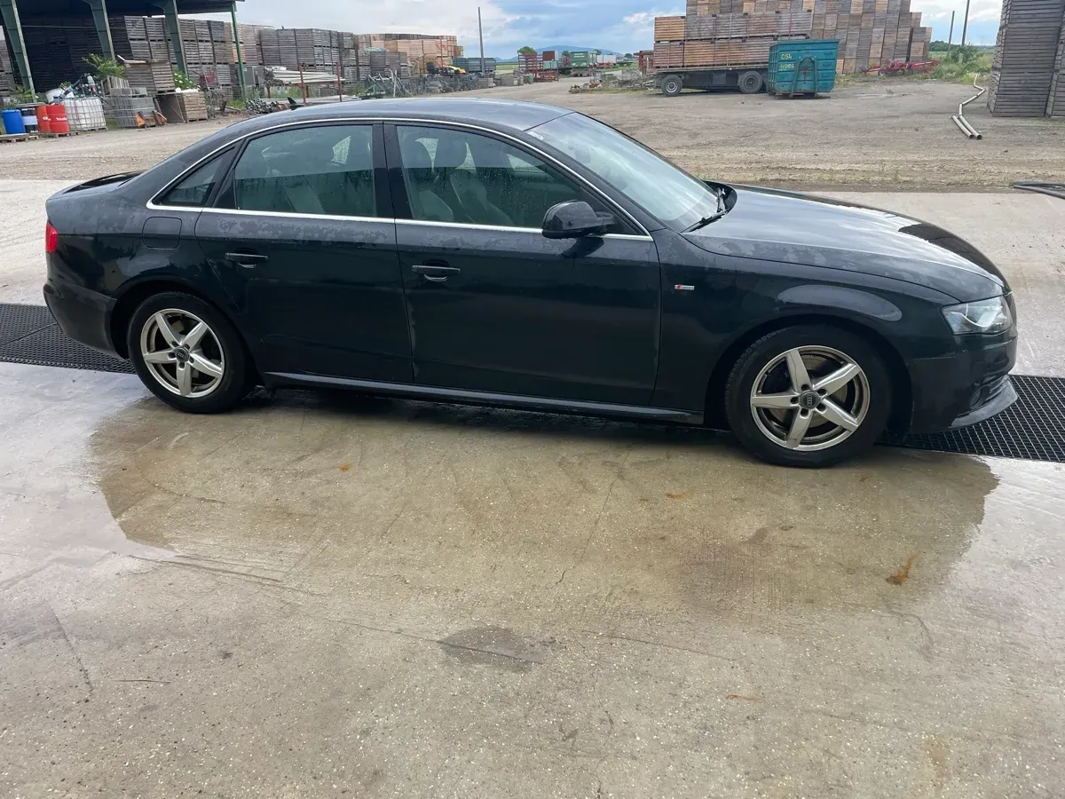 Audi A4 2010 photo 3
