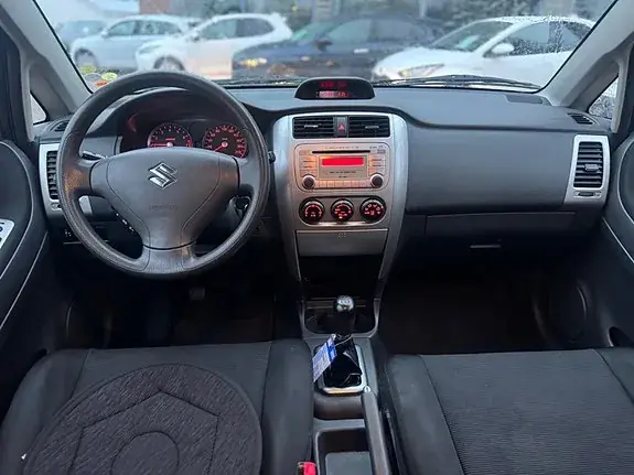 Suzuki Liana 2005 photo 3