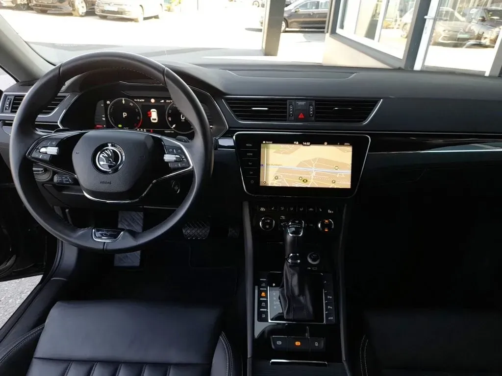 Skoda Superb 2023 photo 3