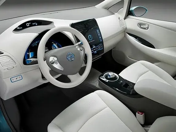 Nissan Leaf 2013 photo 2