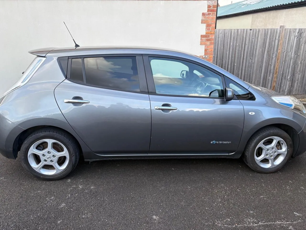Nissan Leaf 2017 photo 2